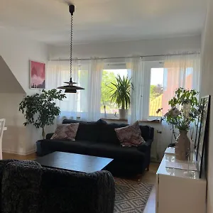  Apartment Rymlig Och Modern Laegenhet I Villa. Perfekt Foer Familjer. Med Parkering. Schweden